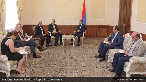 Берлин исключает военное решение карабахского конфликта: посол Германии в Армении
