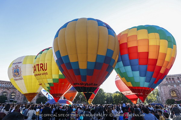 Международный фестиваль воздухоплавания «Открой Армению с неба» впервые открылся в Ереване: фото