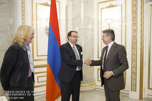 Карен Карапетян и Ричард Миллс обсудили вопросы сотрудничества между Арменией и США в сфере борьбы с коррупцией