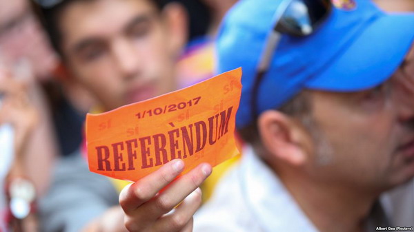 Каталония голосует за независимость, Мадрид препятствует: начались стычки с полицией — видео