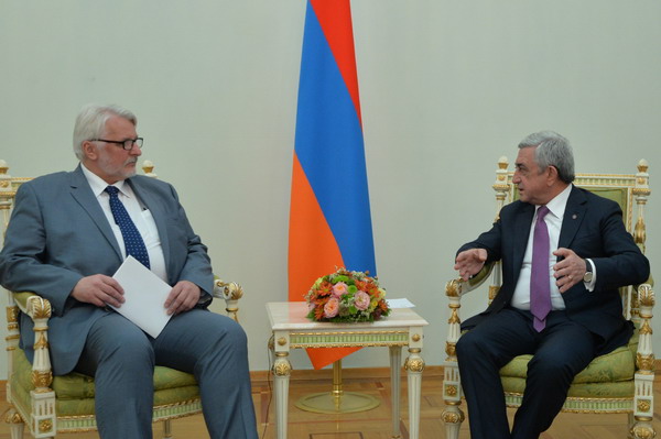 Серж Саргсян и Витольд Ващиковский обсудили отношения Армения-ЕС и Армения-Польша