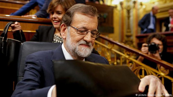 Премьер-министр Испании Мариано Рахой предъявил Каталонии сразу два ультиматума