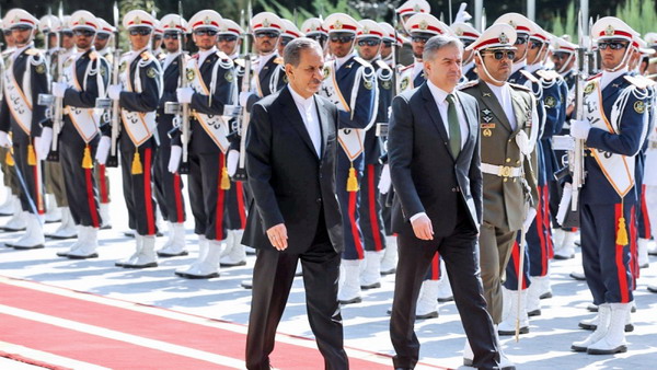 Премьер-министр Армении прибыл с визитом в Тегеран: фото