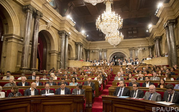 Парламент Каталонии собирается на заседание и может провозгласить независимость от Испании