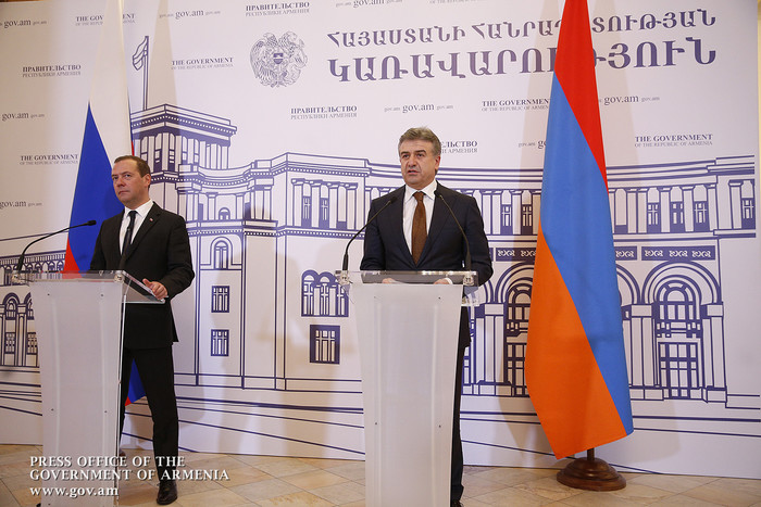 Карен Карапетян и Дмитрий Медведев встретились с представителями СМИ