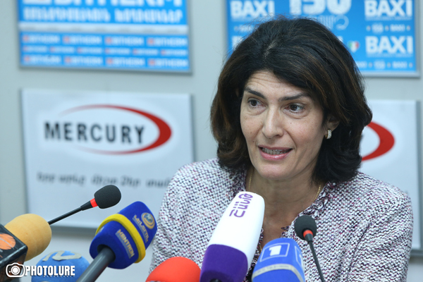 Депутат парламента Франции армянского происхождения получила гражданство Армении