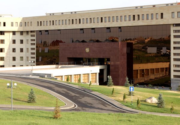 Миротворческое подразделение Минобороны Армении отправилось в Казахстан