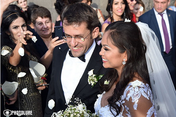 Левон Аронян и Арианна Каоили справили свадьбу, крестным отцом стал Серж Саргсян: фото