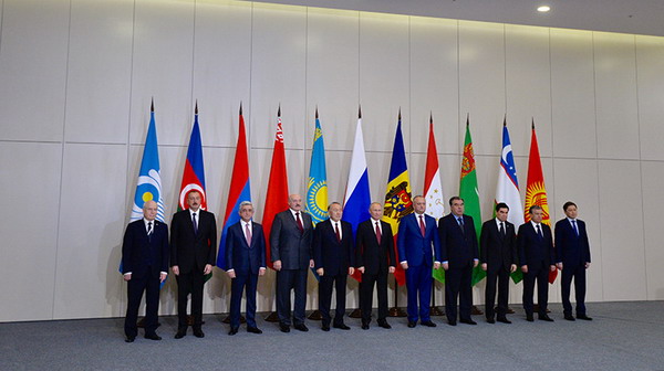 В Сочи стартовало заседание Совета глав государств СНГ в узком составе: председательствует Путин