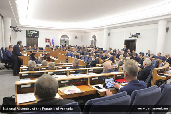 Сенат Польши в присутствии делегации Армении принял резолюцию в честь 650-летия основания армянской общины Польши
