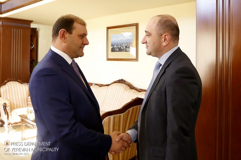 Вице-мэр Тбилиси прибыл в Ереван, чтобы «вместе с ереванцами насладиться праздником города»