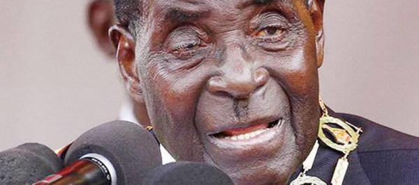 93-летний диктатор Зимбабве Роберт Мугабе свергнут и задержан военными