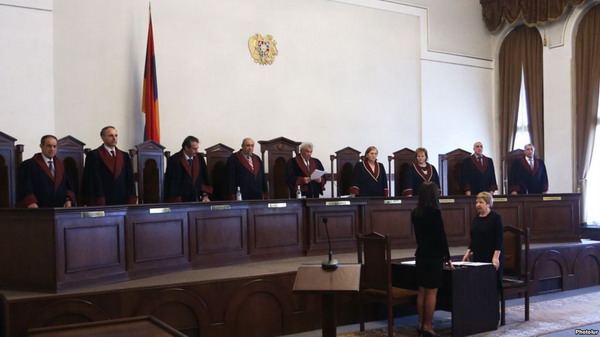 Конституционный суд частично удовлетворил иск 26 депутатов блоков «Елк» и «Царукян»