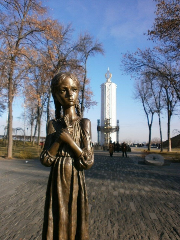 Украина чтит память жертв Голодомора 1932-1933 годов