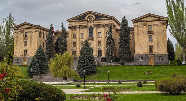 Национальное Собрание Армении соберется на внеочередное заседание