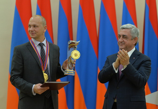 Серж Саргсян вручил Премию Президента Армении 2017г Тони Фаделлу за всемирный вклад в сферу ИТ