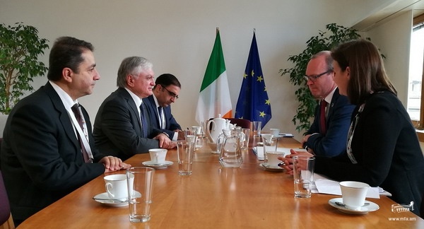 Эдвард Налбандян встретился с главой МИД и торговли Ирландии Саймоном Ковеном в Брюсселе