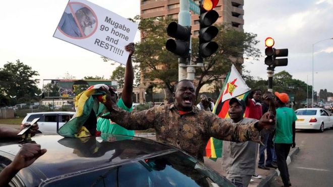 Президент Зимбабве Роберт Мугабе подал в отставку после 37 лет бессменного правления
