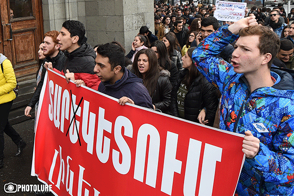 Студенты недовольны встречей с премьером и продолжат акции протеста