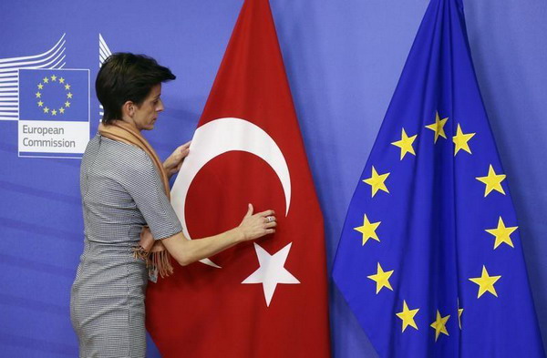 Европейский Союз принял решение о сокращении помощи Турции