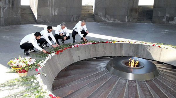 Представители Федерации футбола Кипра перед матчем со сборной Армении посетили Мемориал «Цицернакаберд»