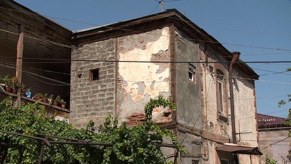 1.7 млн долларов пожертвовали Микаел и Карен Варданяны: 58 семей переселились в новые квартиры в Ереване — видео