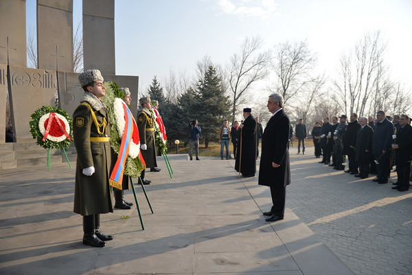 Президент Серж Саргсян посетил пантеон «Ераблур»