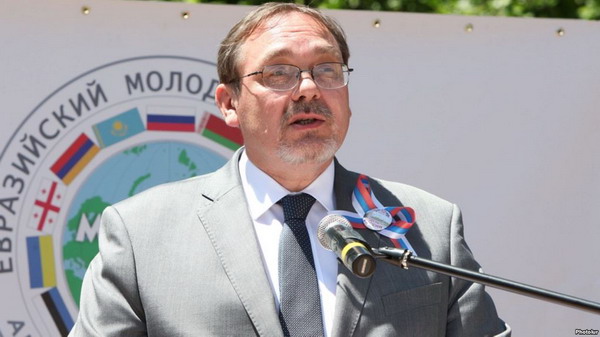 Посол РФ призывает не относиться серьезно к критике на российских телеканалах в адрес Армении