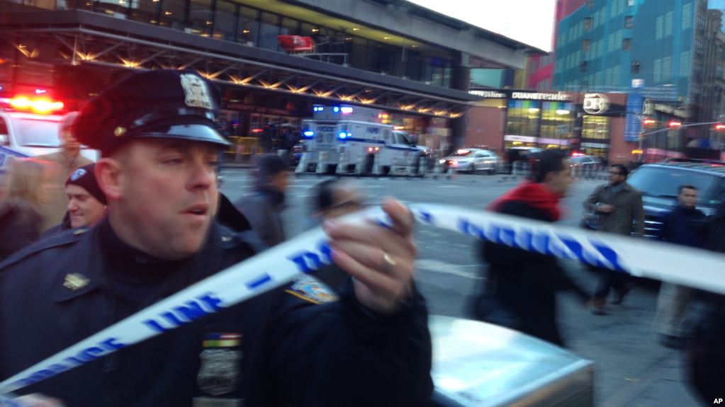 Взрыв у автобусного вокзала в центре Нью-Йорка: задержан подозреваемый
