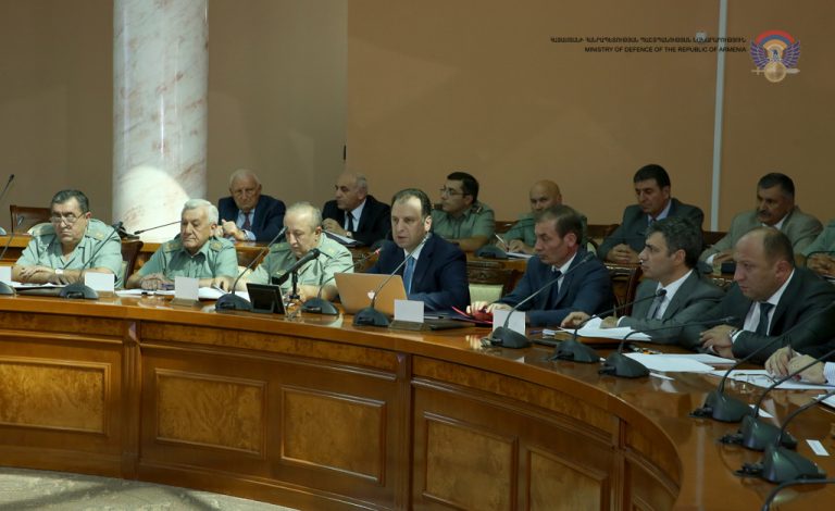 Генерал Айказ Багманян представил рапорт об увольнении, следуя призыву министра обороны