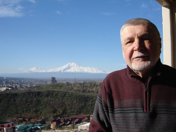 «Я посоветовал бы господину Божко не пытаться вовлечь армянскую общину в политические брожения»: советник посла