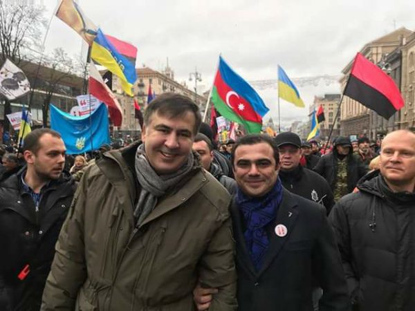 Армянский государственный флаг на митинге против Порошенко