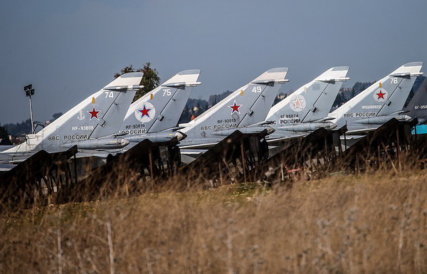 «Коммерсант» утверждает, МО РФ опровергает сведения о потере 7 самолетов на российской авиабазе в Сирии