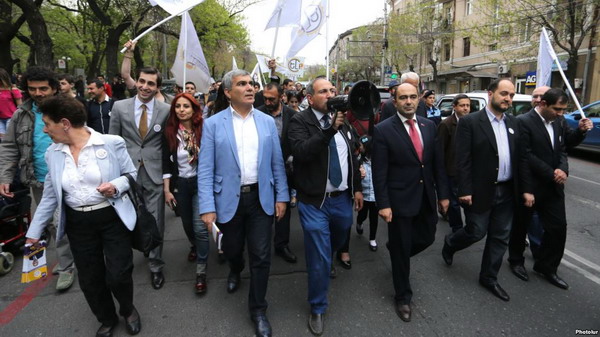 Оппозиционный блок «Елк» намерен провести шествие в Ереване против роста цен