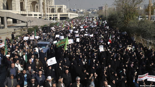 Иран: число погибших демонстрантов достигло по меньшей мере 20, погиб один полицейский
