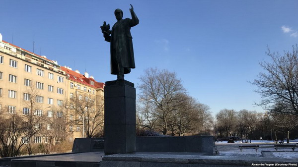 «Ненужный жест»: Посол Армении в Чехии «заступился» за… статую маршала Конева в Праге