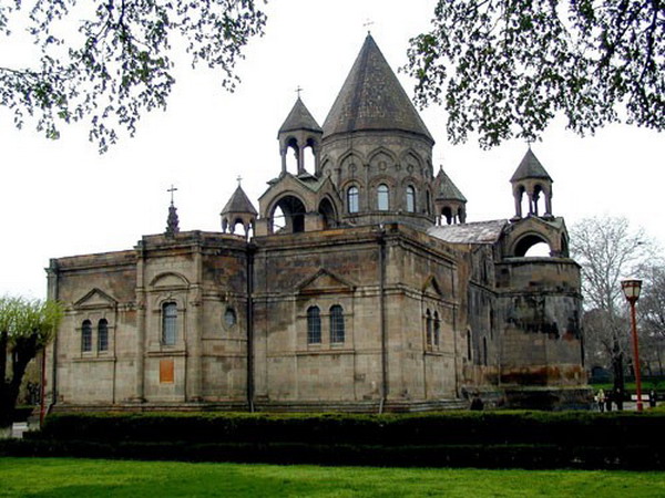 Армянская Апостольская Церковь празднует Святое Рождество и Богоявление
