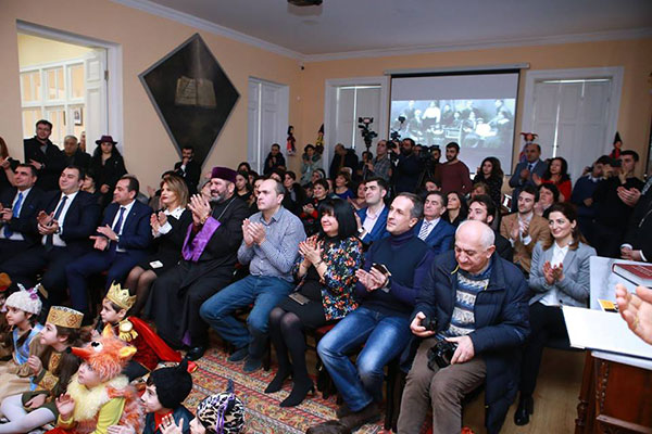 В Тбилиси торжественно отметили 149-летие Ованеса Туманяна