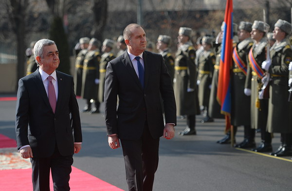 В резиденции Президента Армении состоялась официальная церемония встречи Президента Болгарии Румена Радева