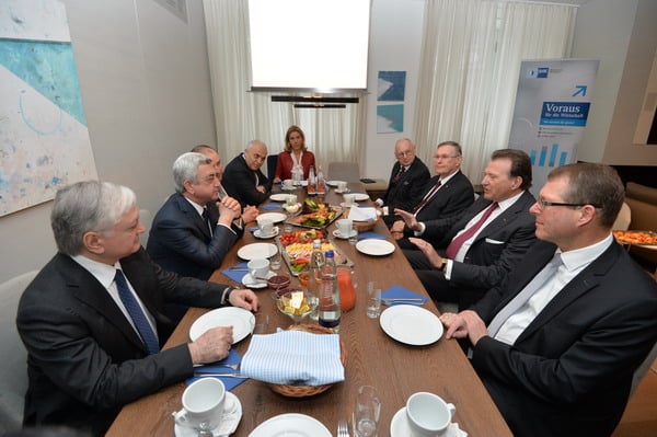 Серж Саргсян в Мюнхене встретился с руководителями «Сименс» и других крупнейших компаний Баварии