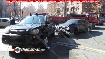 В Ереване в аварию попали сотрудники службы безопасности Карена Карапетяна