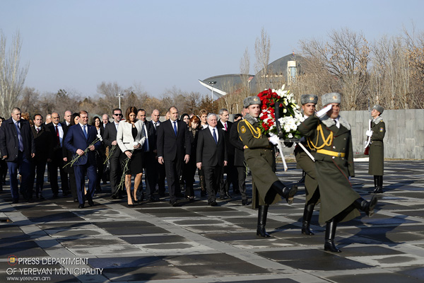 Президент Болгарии Румен Радев воздал дань уважения памяти жертв Геноцида армян