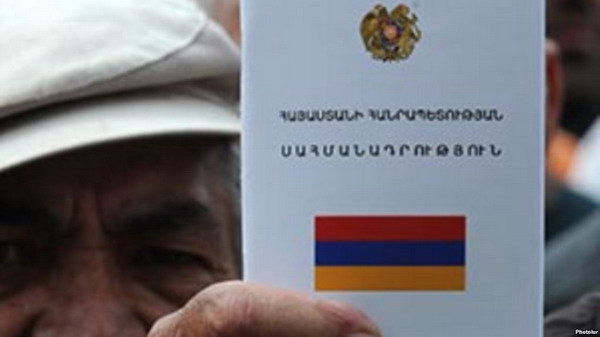 Адвокат утверждает: в Армении — конституционный кризис