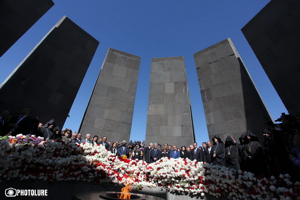 Парламент Нидерландов принял два документа о признании Геноцида армян