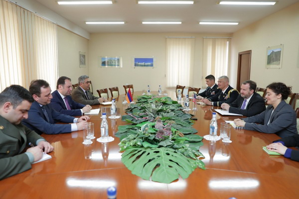 Министр обороны Армении и представитель Пентагона обсудили вопросы военного сотрудничества Армения-США