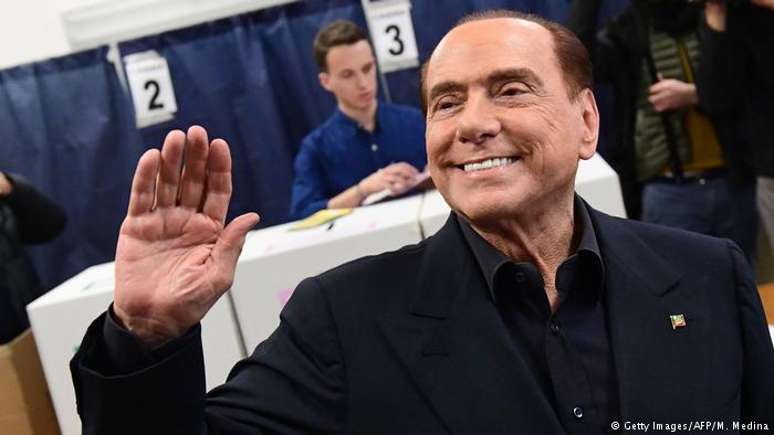 Блок правых партий Берлускони лидирует по итогам парламентских выборов в Италии