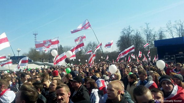 Десятки тысяч белорусов в Минске отметили 100-летие Независимости БНР: десятки задержаны полицией