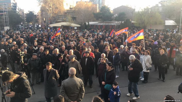 В субботу фронт «Во имя государства Армения» провел митинг на Площади Свободы в Ереване