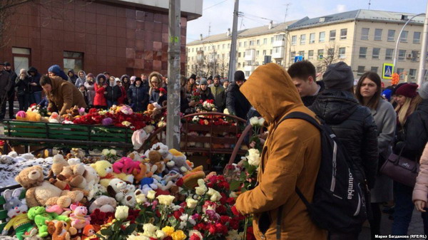 МЧС России: в результате пожара в Кемерово погибли 64 человека