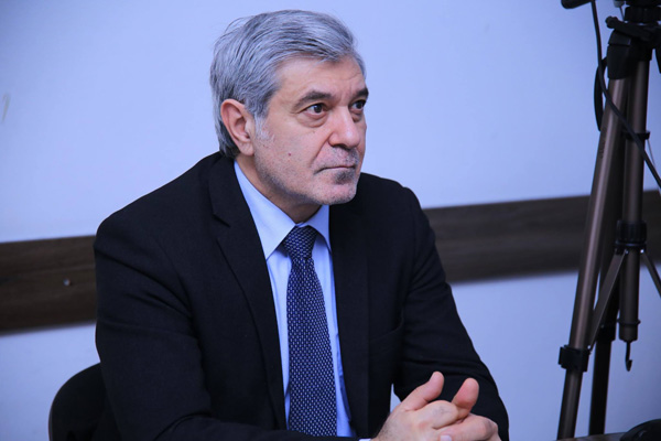 Ованнес Игитян разделяет мнение Армена Рустамяна в вопросе президента Армении